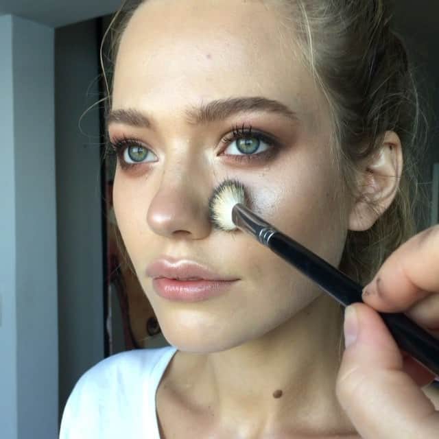 Ania Milczarczykのインスタグラム：「I don't want to get anyone too excited but I've borrowed @ksyander 's RIDICULOUS face to start doing my first ever tutorials. This was the last of the ten steps 😍😘」