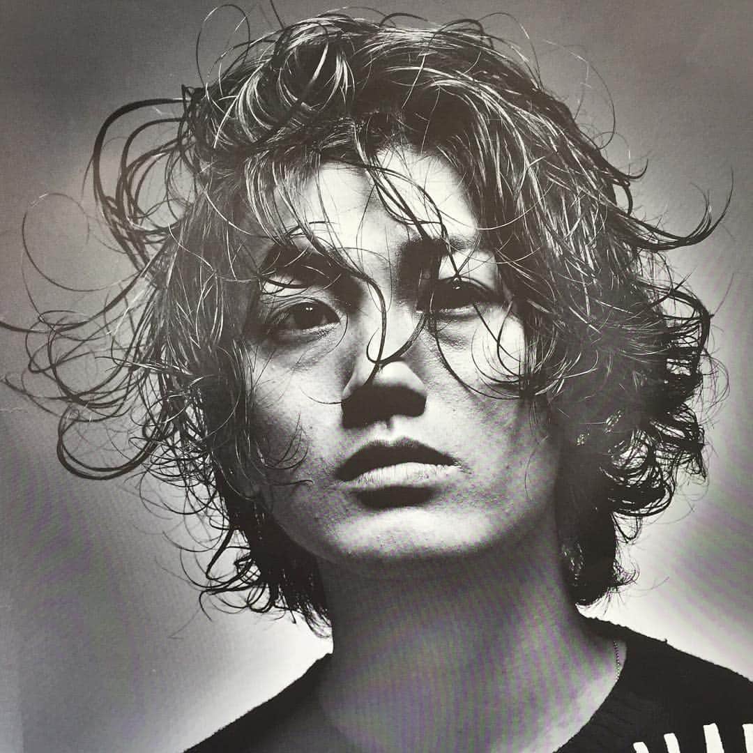 シルバーアッシュ公式アカウントのインスタグラム：「【赤西仁 × Silver Ash】クリエイティブライフスタイル・メンズファッション誌「EYESCREAM」No.143で実現！明日(2/1)発売です！ぜひ誌面でチェックしてみて下さい！#silverash #hairwax #シルバーアッシュ #シルバーワックス」