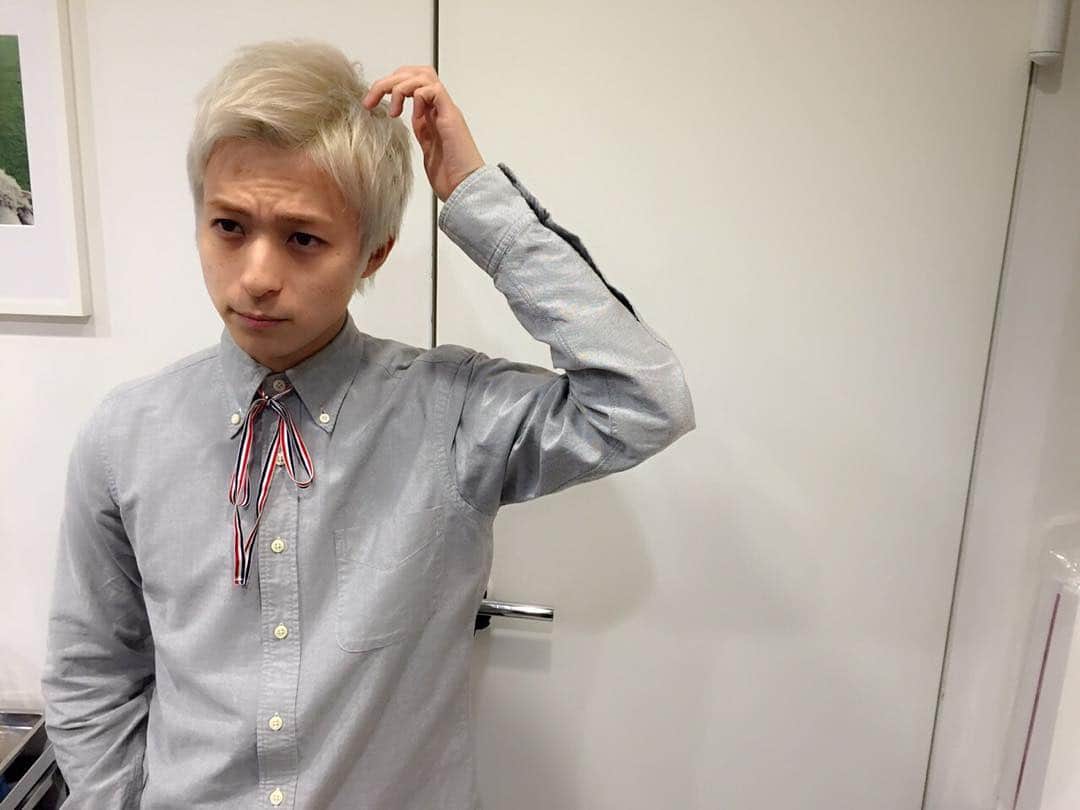 和田颯さんのインスタグラム写真 - (和田颯Instagram)「そしてみんなにサプライズという事で髪がこんなになりました！！ びっくりしましたかな？笑 #abbey2 #da_ice」1月31日 22時43分 - da_ice_hayate_wada