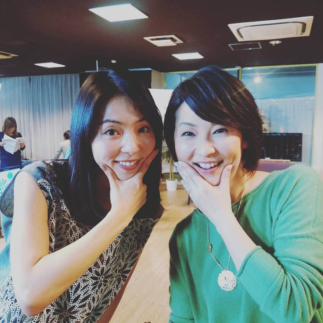 小島奈津子さんのインスタグラム写真 - (小島奈津子Instagram)「2016*02*01 番組収録でクボジュンと！久しぶり～♡ ふたりで小顔にみせる、あがき！  #久保純子#クボジュン#テレビ東京#コレ感考えた人天才じゃね！？#2/12(金)19時O.A.#instaphoto #instapic」2月1日 19時23分 - kojimanatsuko_official