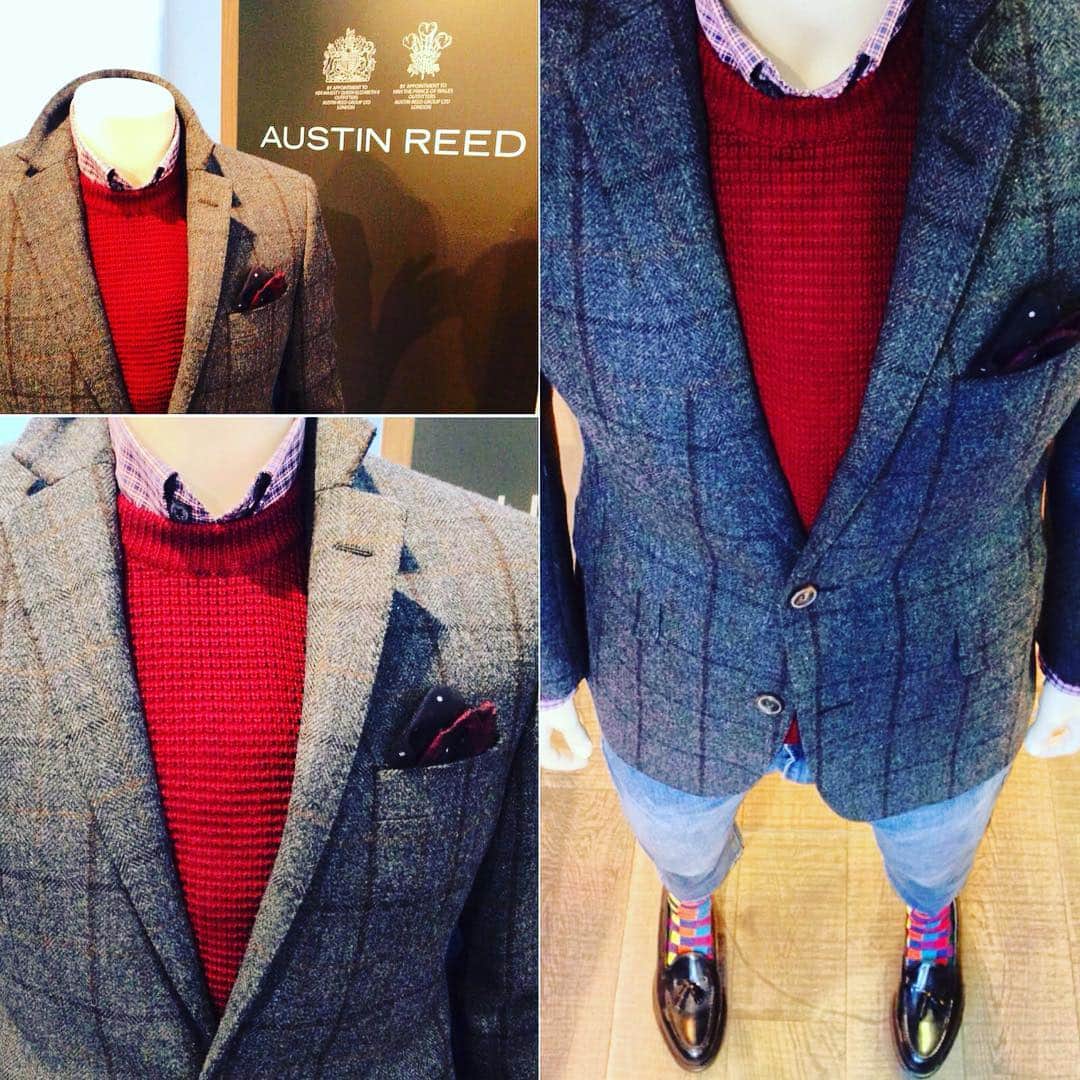 オースチンリードのインスタグラム：「For a fresh smart/casual look, update your wardrobe at @austinreeduk  #austinreed #smart #casual #knit #knitwear #shirt #denim #loafers #socks #tweed #jacket #pocketsquare #british #britishstyle #sartorial #regentstreet #london #menstyle #menswear #mensfashion #socks #funnysocks」