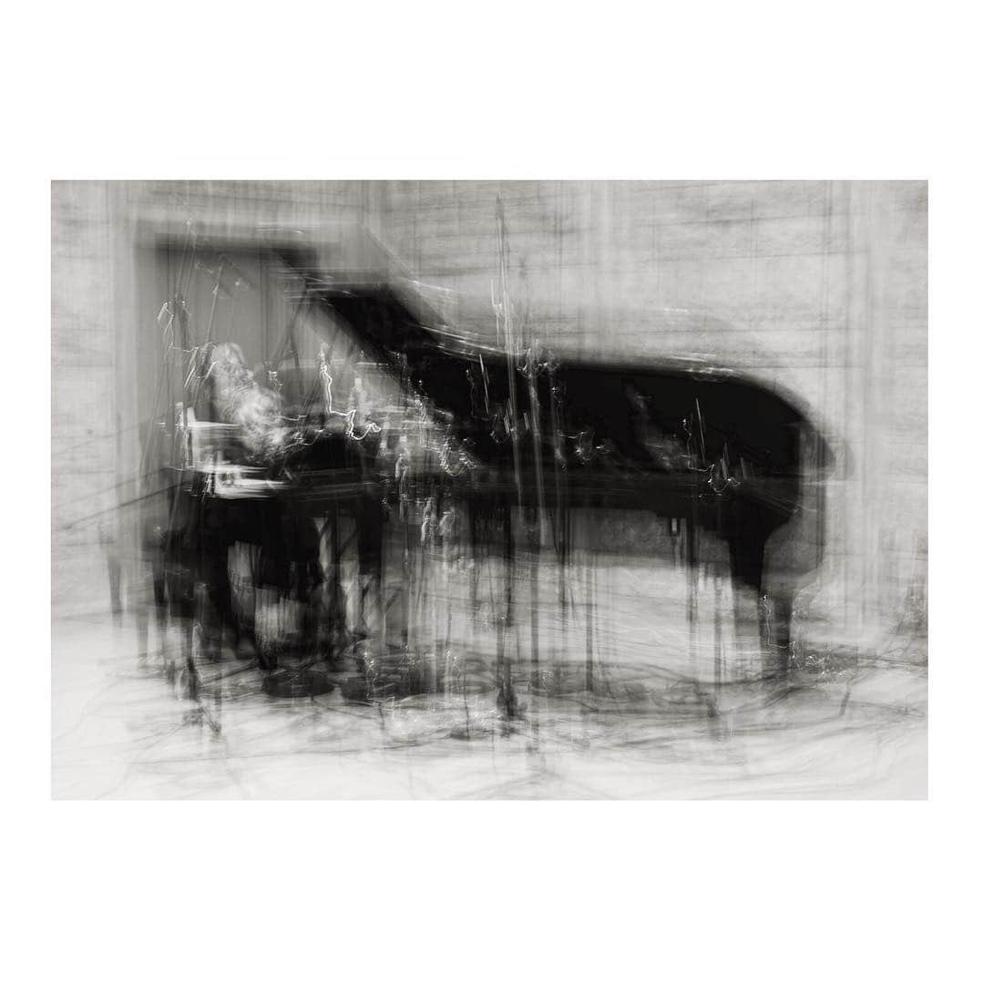 小浪次郎さんのインスタグラム写真 - (小浪次郎Instagram)「ピアノと坂本龍一  #ryuichisakamoto」2月3日 15時41分 - jirokonami