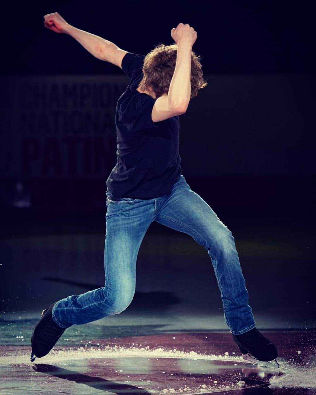 ケヴィン・レイノルズのインスタグラム：「Back in Black! #ctnsc16 #acdc #gladtobeback」
