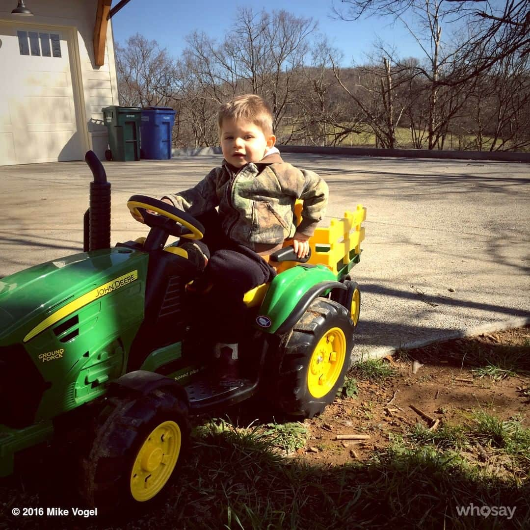 マイク・ヴォーゲルさんのインスタグラム写真 - (マイク・ヴォーゲルInstagram)「Now that's more like it.  #BigGreenTractor」2月4日 1時42分 - realmikevogel