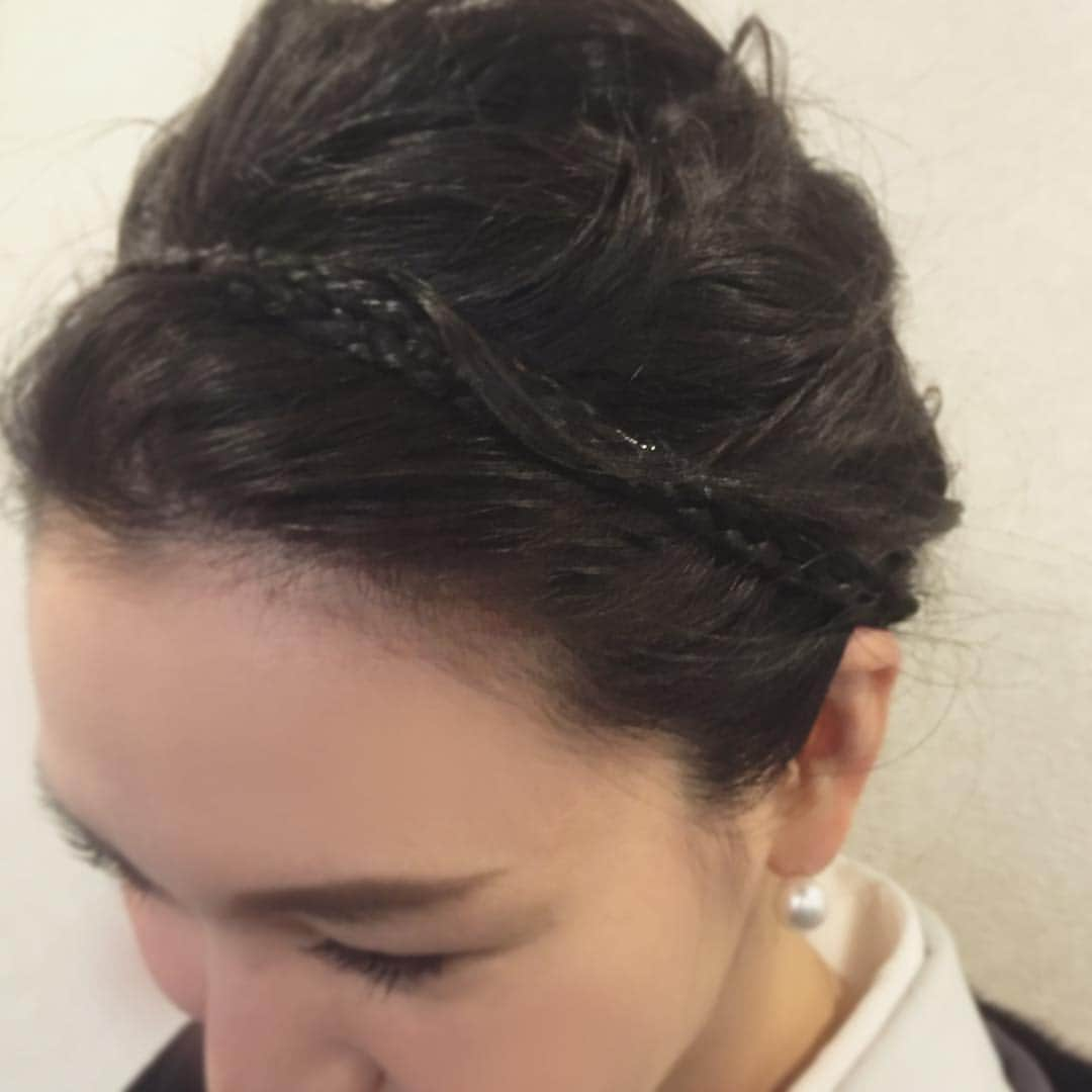 知花くららさんのインスタグラム写真 - (知花くららInstagram)「#ヘアスタイル #カチューシャのようですが編み込みです#kuraraandkimono#くららと着物」2月5日 18時36分 - chibanakurara.official