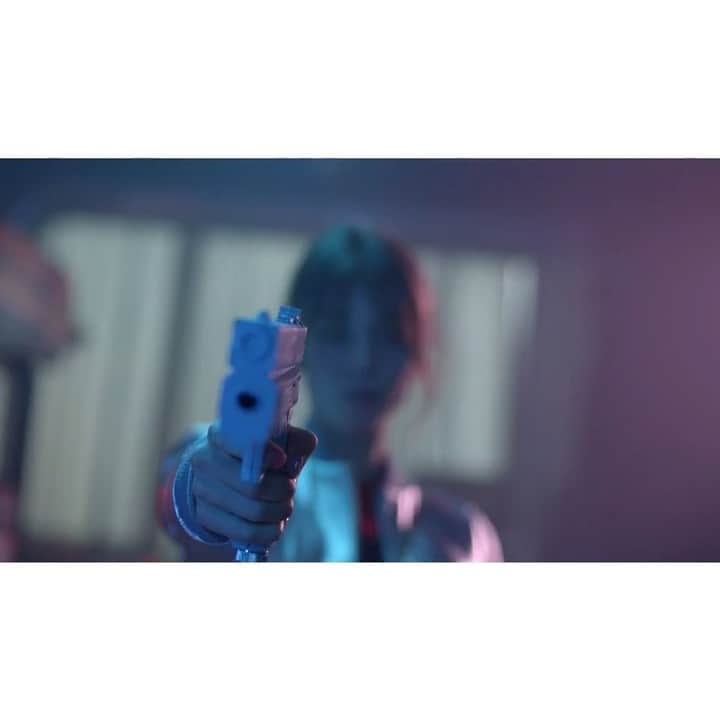 アリス・アイザズのインスタグラム：「COMING SOON Fireball de @synapson  Réalisé par @julienvray @soldatsfilms」