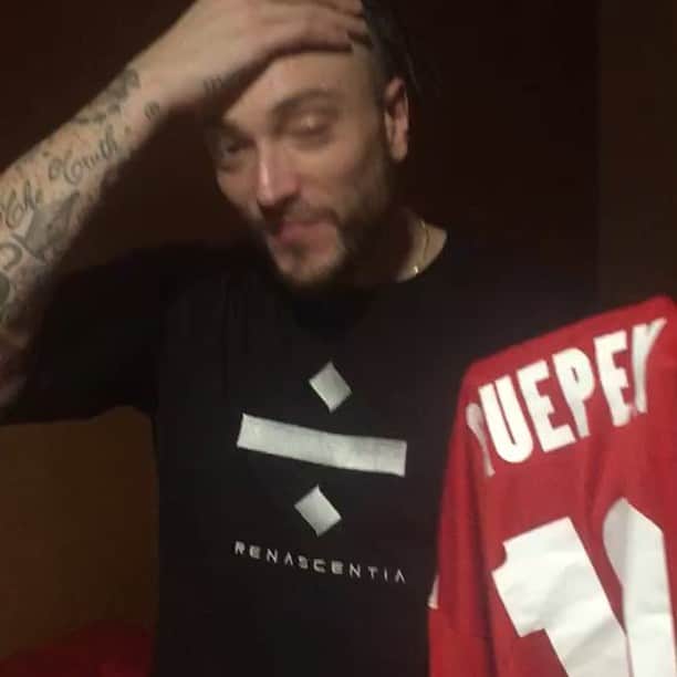 ジュゼッペ・デ・ルカのインスタグラム：「Un ringraziamento al Numero 1 Dei Rap Italiani. @therealgue  #La Zanzara. #GueP #Bari #tantononcapirai」