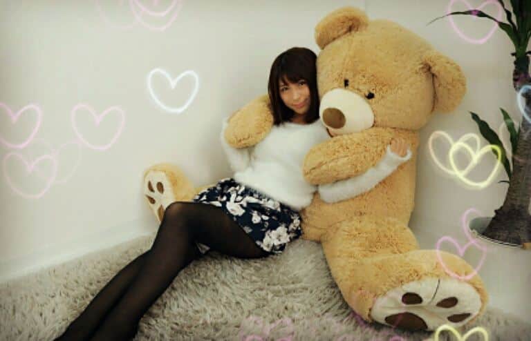 星野ナミのインスタグラム：「クマさんとイチャイチャ🐻💗 #osaka」
