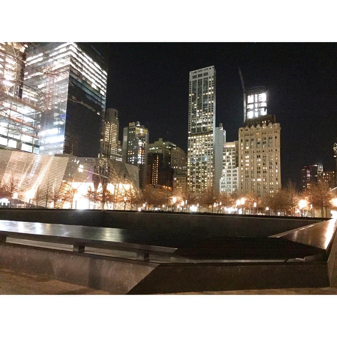李 雨瀟さんのインスタグラム写真 - (李 雨瀟Instagram)「world trade centerの跡地。 忘れもしない2001.9.11。 . . しっかりと手を合わせてきました。 . . 皆様のご冥福をお祈りします。  #memorial #911 #worldtradecenter #NY #manhattan #MYNY #MYNYC #森下李ニューヨーク来たってよ」2月8日 4時50分 - yuisho_ri