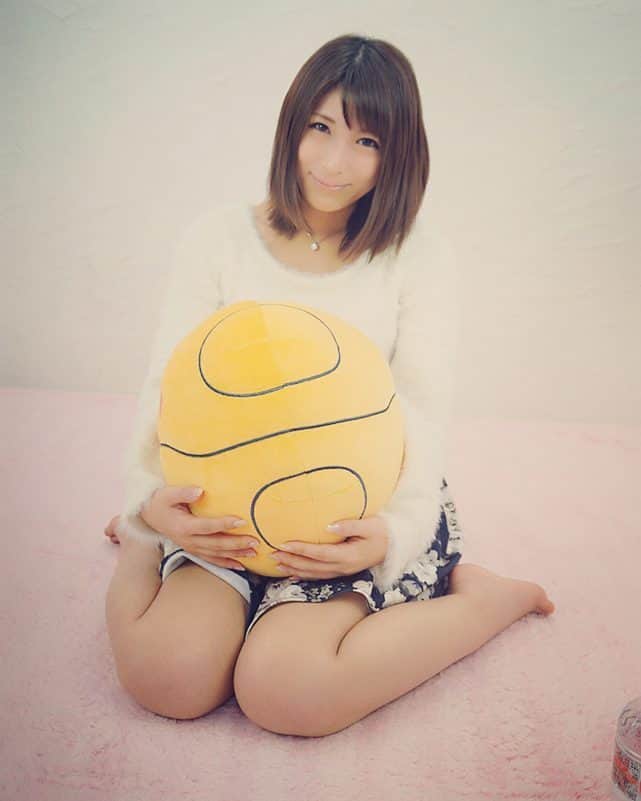 星野ナミのインスタグラム：「コレな～んだ？？🌕✨ #∀ #00」