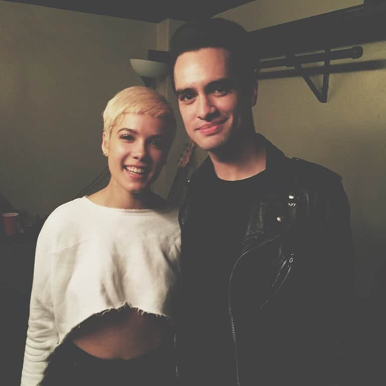 トーヴ・ローのインスタグラム：「here's a picture of halsey + brendon urie because i ran out of tove pictures and i haven't posted on here in 2 weeks because i'm really sick of this account :/ (and i totally tagged myself instead of tove i'm fucking everything up today)」