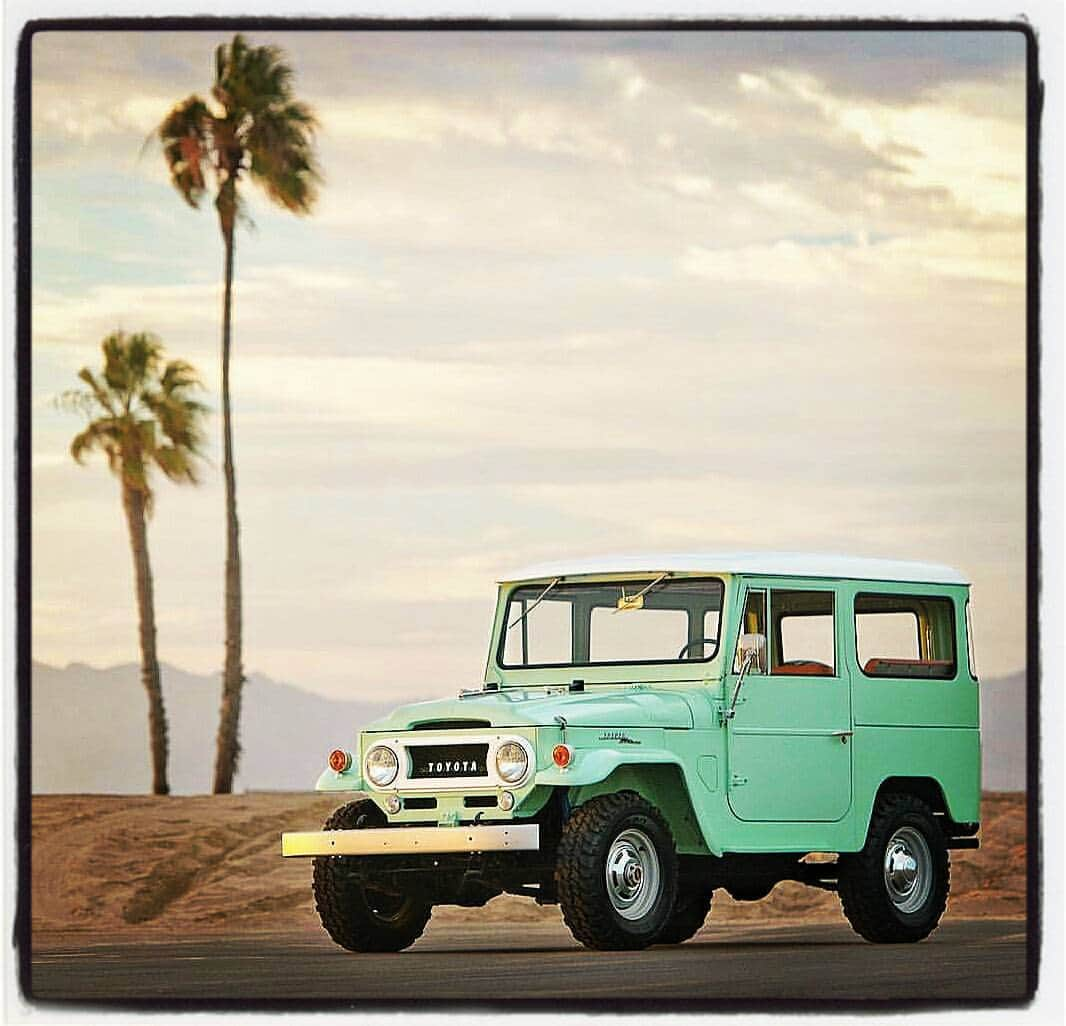 ニッツシュナイダーのインスタグラム：「#toyota4x4 #80s #california」