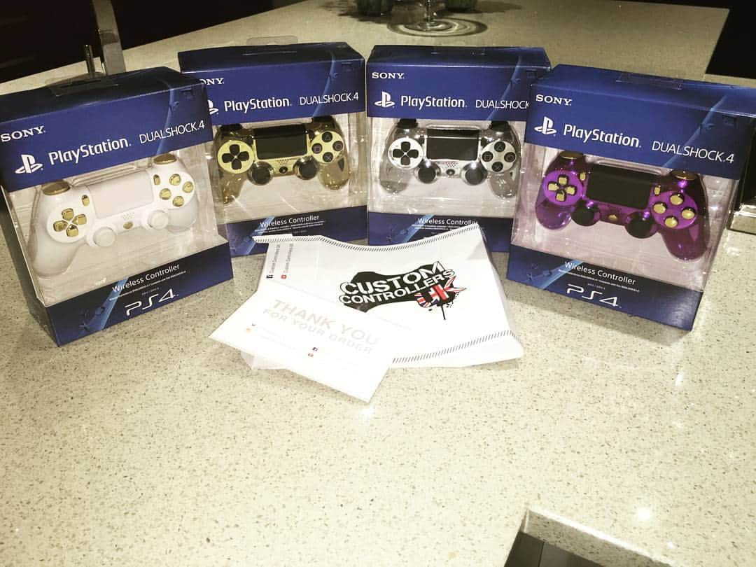 フィル・ジョーンズのインスタグラム：「Cant wait to use my @customcontrollersuk - Thanks to @keysportsmanagement for helping me find them 🎮」