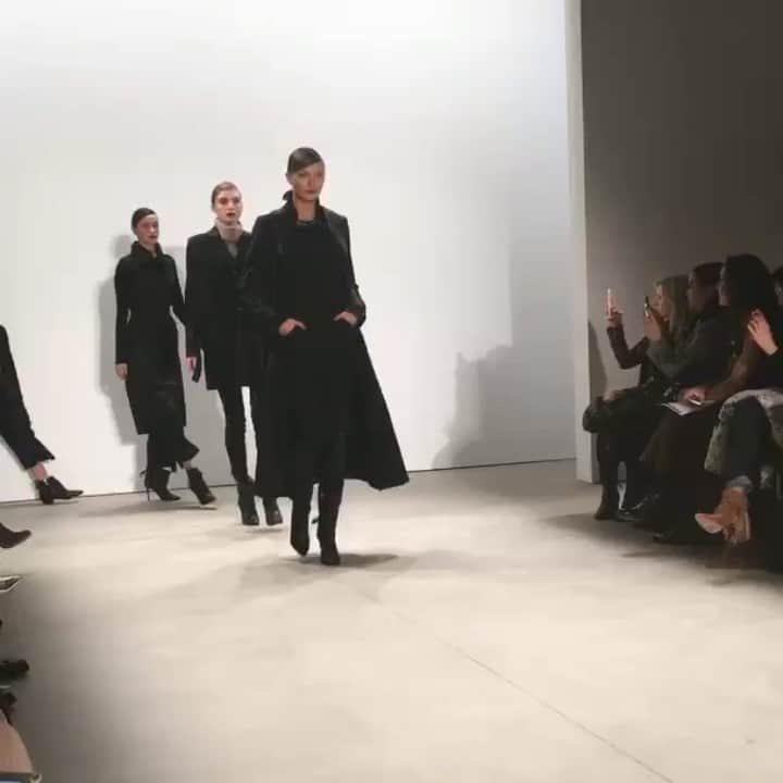 マリッサ・ウェッブのインスタグラム：「Thanks all for joining us & sharing your pics. 1 of my favorite parts of the @fashion_week show was the music created by my uber talented, overly humble & sweet as hell brother @choemoonkon. 😘😘❤️ Part of the final walk regram from the lovely @fashionedchicstyling.  Thank you to everyone who pulled this together.  @tresemme  @maybelline  @zoyanailpolish  @gatomakeup  @jeaniesyfu  @misspopnails  @lynneohula  @laforcestevens  And of course my awesome team @marissawebbnyc big ❤️ #marissawebb #fw #newyorkfashionweek #runway #music」