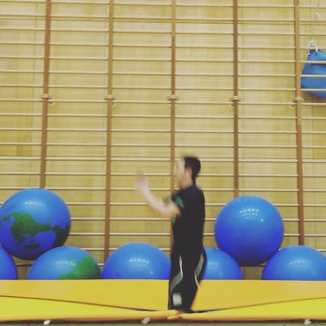 本村直樹のインスタグラム：「トランポリン同好会！ 2/12 #トランポリン#前宙」
