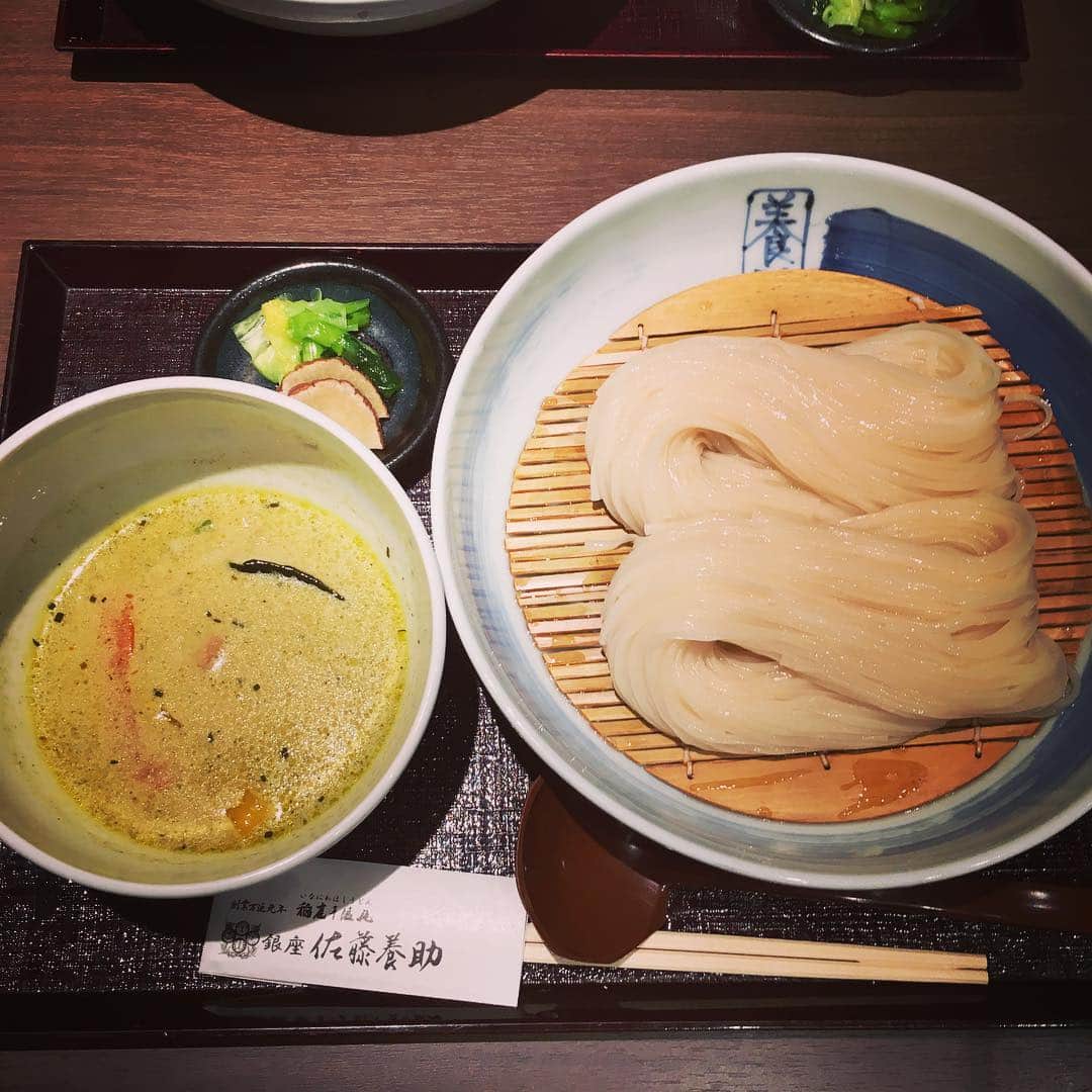 志摩有子さんのインスタグラム写真 - (志摩有子Instagram)「銀座に打ち合わせに来たついでに稲庭うどんのグリーンカレーつけ麺。これ、いつ食べても美味しい！ #銀座ランチ #稲庭うどん #グリーンカレーつけ麺 #ハマる」2月12日 14時22分 - ariko418