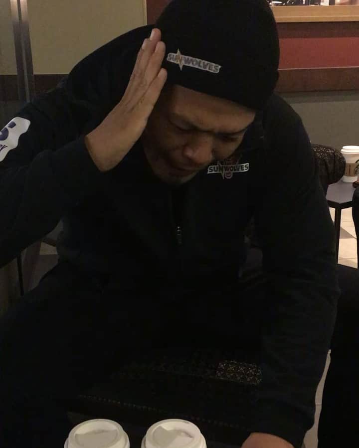山中亮平のインスタグラム：「第五回男気タイム。 たけしごちそうさま。 #動画やシリーズ #男気じゃんけん #今回はたけし #スタバ」