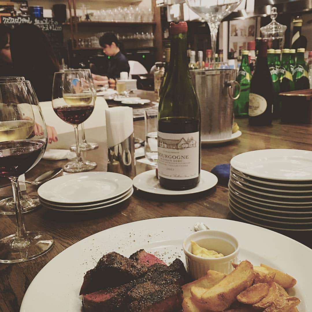 Myeさんのインスタグラム写真 - (MyeInstagram)「#bisトロタカギ #bistro #niku #friedpotatoes #redwine #instafood #肉」2月12日 23時04分 - mye_cloch