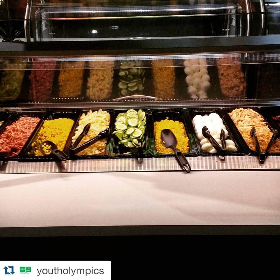 キム・ヨナさんのインスタグラム写真 - (キム・ヨナInstagram)「#Repost @youtholympics with @repostapp. ・・・ Yummmmmmmmmmmy. Can’t decide what to eat! Food in athletes’ dining hall looks all delicious! #iLoveYOG #Lillehammer2016」2月12日 23時28分 - yunakim