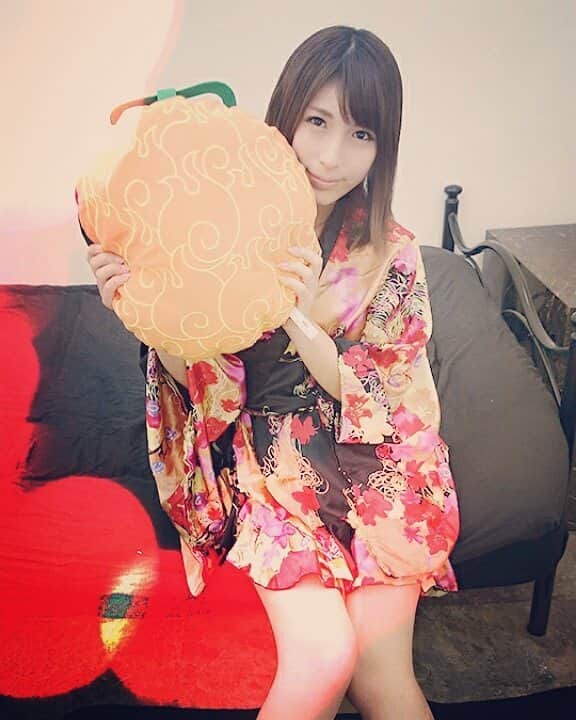 星野ナミのインスタグラム：「メラメラの実食べた😋🔥 #akumanomi」