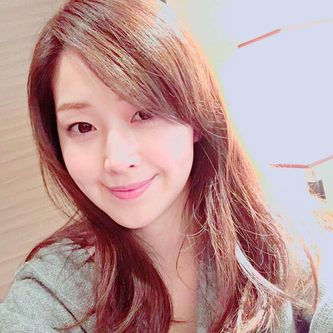 笛木優子のインスタグラム：「風が凄いですね🍃🌀 お出かけはおきをつけて！ チョコを渡しに行く人は大変😭  12:00からはスタイルプラス😊 16:05からはフジテレビ 東海テレビ スペシャルドラマ 名古屋が生んだ世界のマエストロ 鈴木政吉物語 ぜひ見てくださいね〜〜✨👍🏻💖」