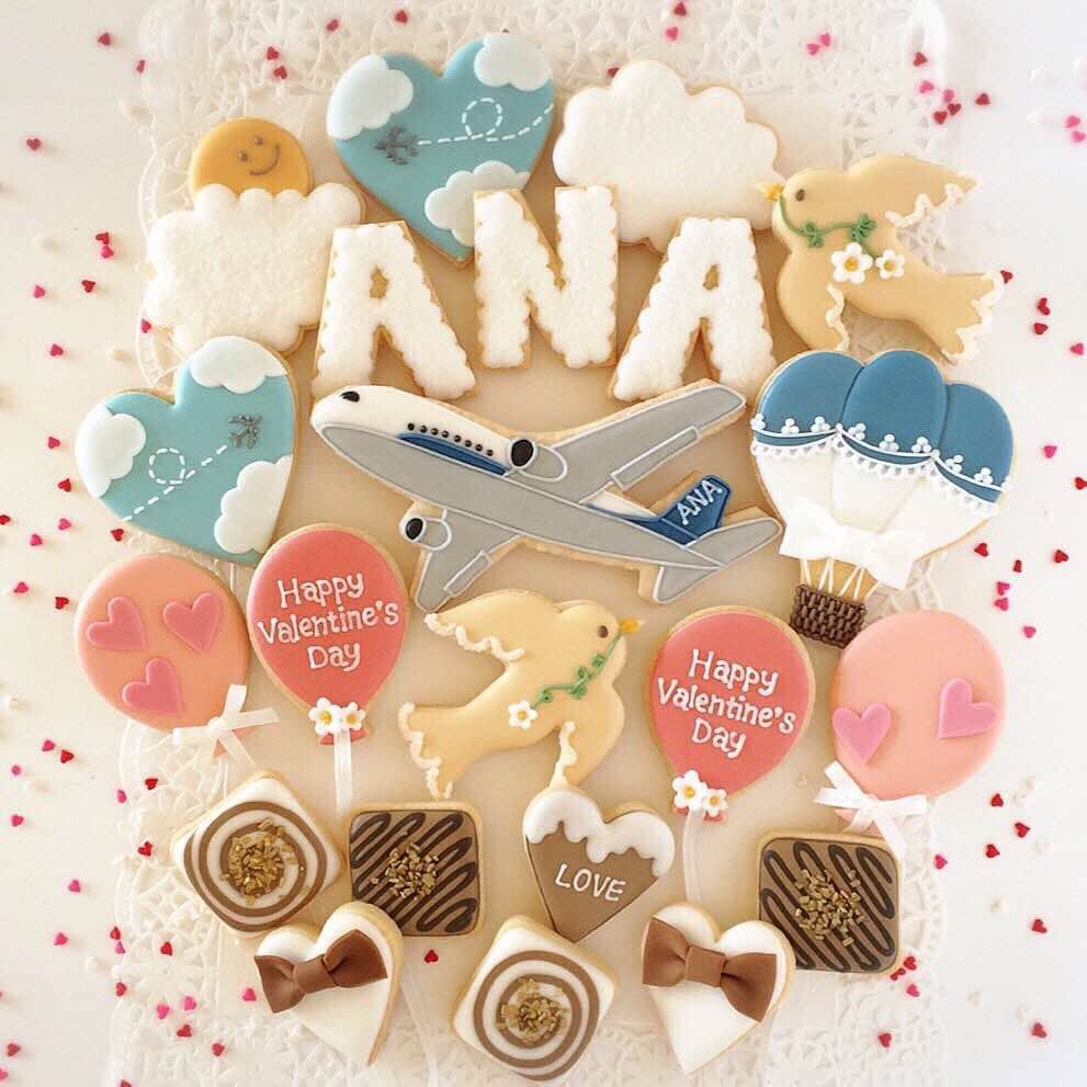 ANAのインスタグラム：「#バレンタインデー #バレンタイン #チョコレート #アイシングクッキー #クッキー #チョコ #チョコレート #飛行機 #ハート #valentine #valentinesday #valentines2016 #cookie #ana_jp」