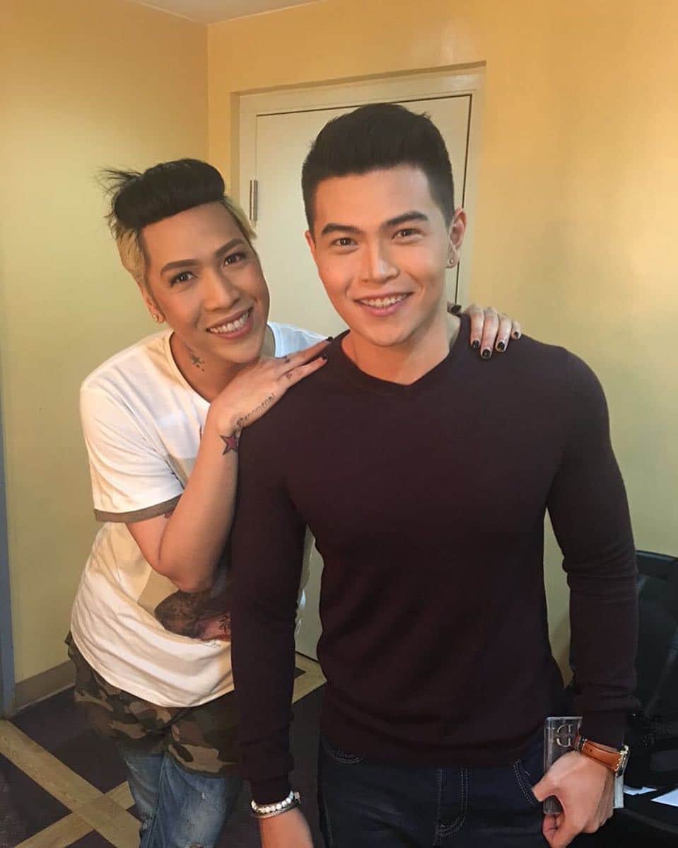 バイス・ガンダのインスタグラム：「With my favorite @imdarylong !!! Listen to his cover of Stay na OST ng OTWOL super nakakaiyak.」