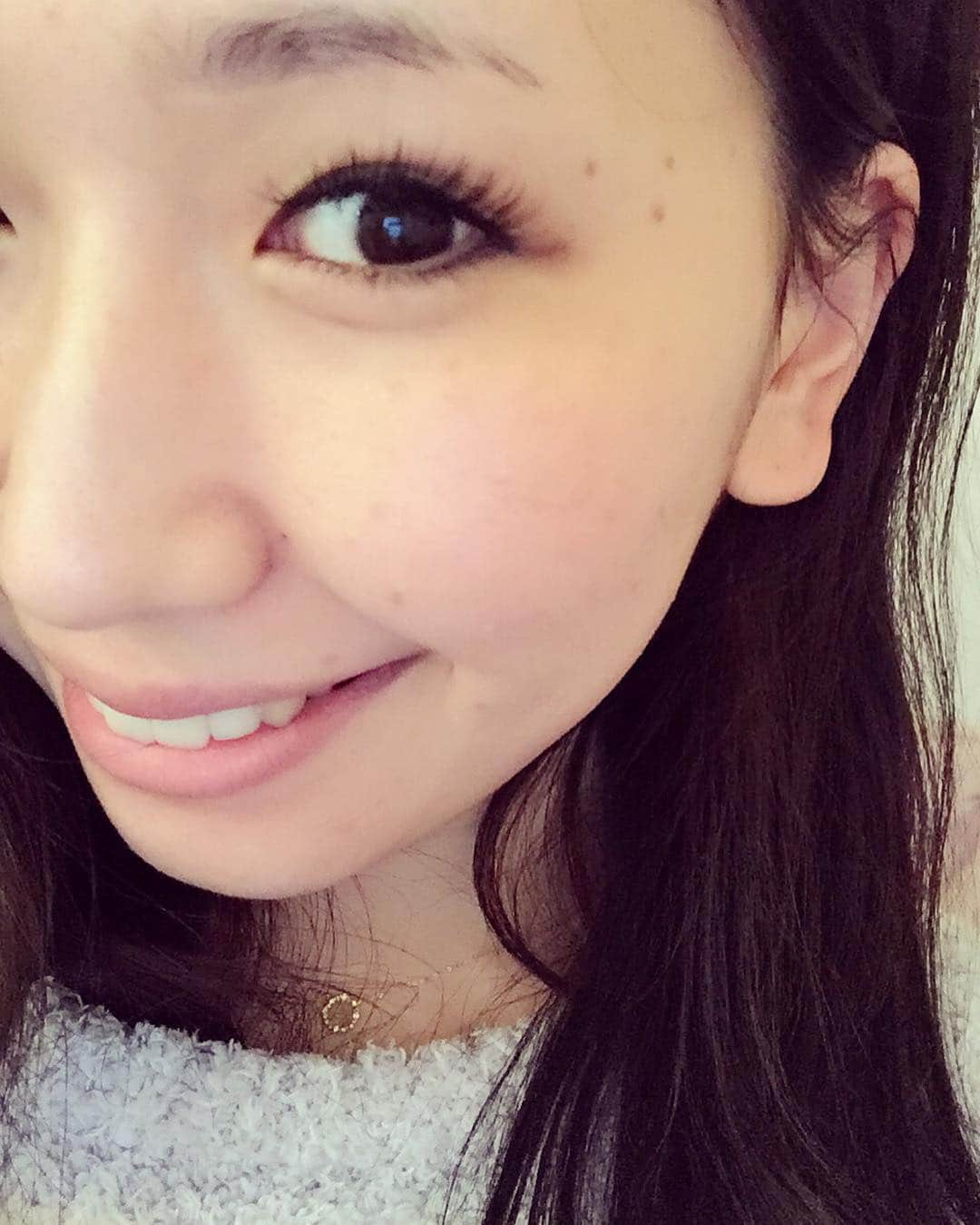 佐山愛のインスタグラム：「明日はプレミアムの撮影なので、マツエクメンテしてきーた❤️ ふっさふさ♪  #まつげ #マツエク #すっぴんでもマツエク効果でおめめぱちくり」