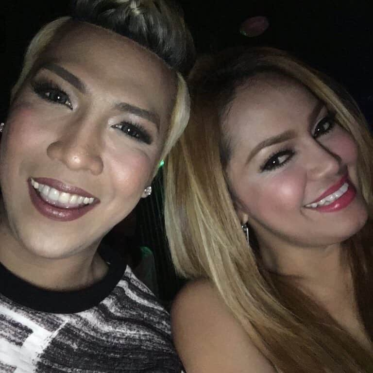 バイス・ガンダのインスタグラム：「My clingy baby girl @IamEthylGabison !!! #GGVFriendsForLaugh」