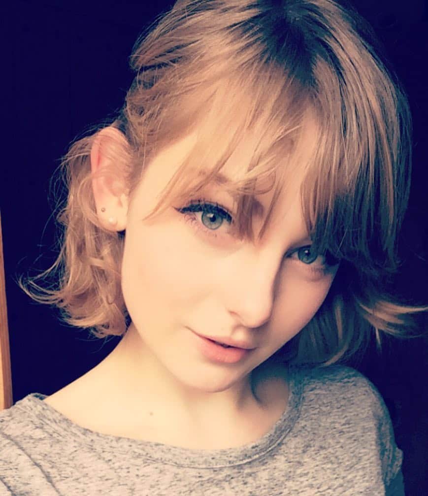 Ella Freyaのインスタグラム：「Add my snapchat: ella6361」