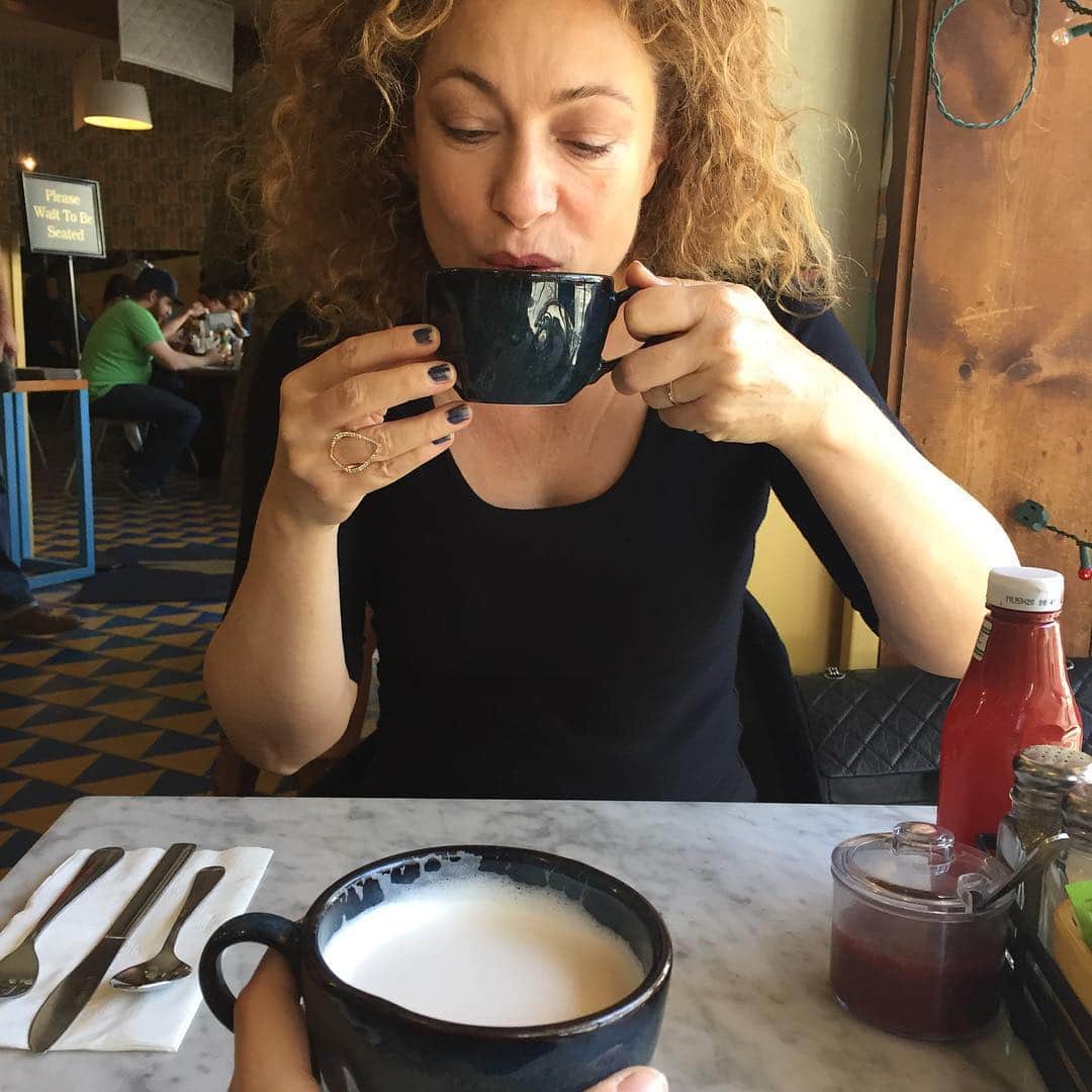 のインスタグラム：「happiness is a large cappuccino on a girls birthday, and a large cocktail later xo」