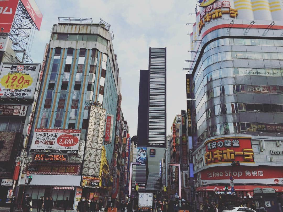 里本あすかさんのインスタグラム写真 - (里本あすかInstagram)「朝の新宿！」3月12日 7時13分 - asca_eribon