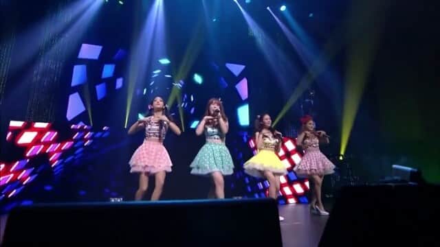 ヨンジのインスタグラム：「Performed Honey @ The 4th Karasia Japan Tour. I miss KARA 😢 I miss Nicole and Jing 😢 Kara noona, reunite again pls? @seolhyunkim @shin_wonho @tzuyu.global  #kara #kamilia #jackji #huryoungji #youngji #허영지 #영지 #카라 #heoyoungji #Cupid #InLove #twxytzuyu #sweetmelody #dspmedia #gyuri #hara #seungyeon #kpop #goddess #ThankYouKARA #카밀리아 🍃」