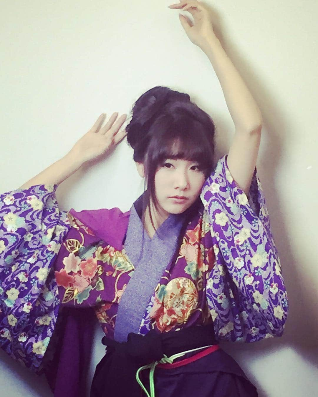 水崎綾のインスタグラム：「👀 #セカンドユースリープ #ちらし撮影 #和服👘 #紫」