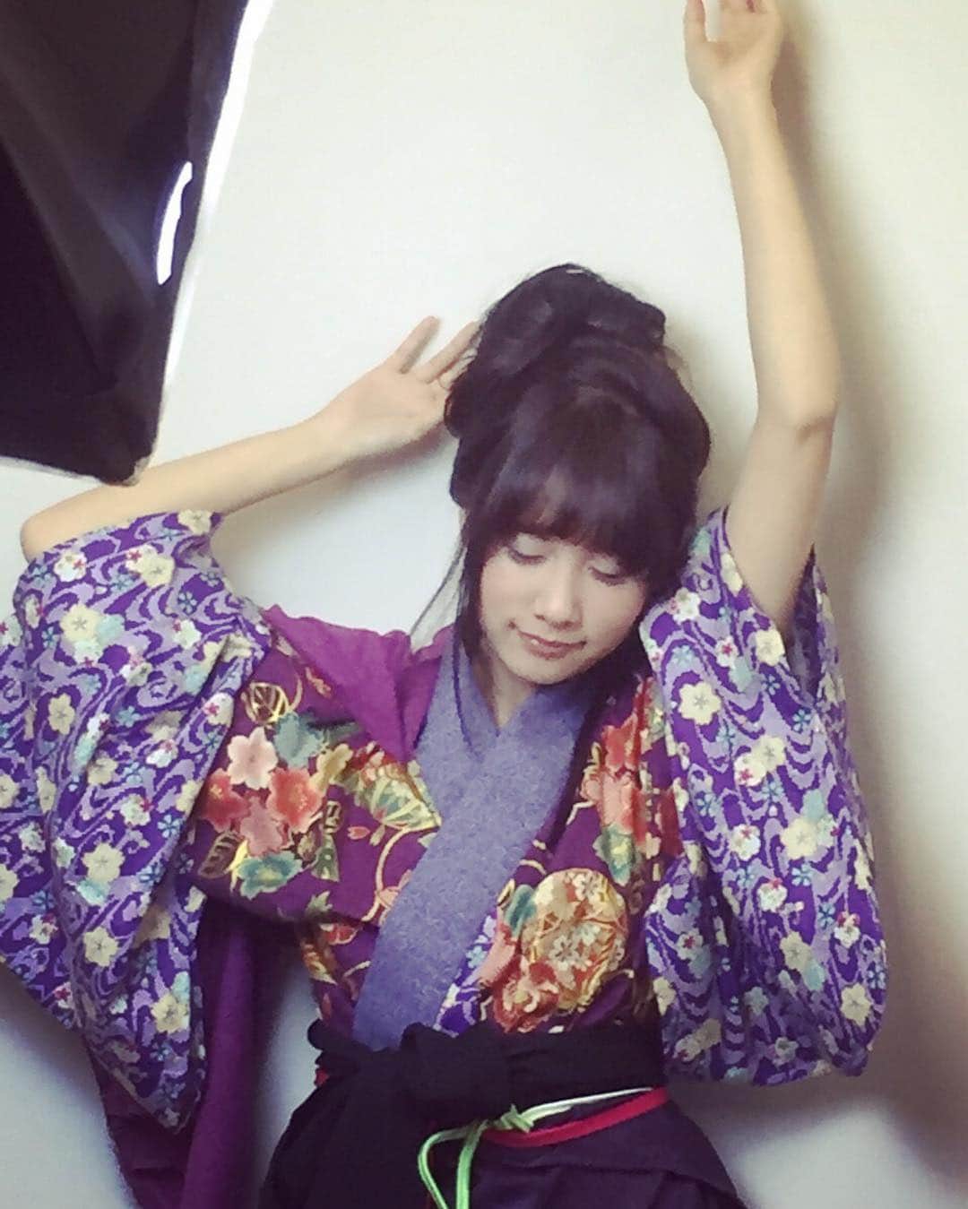 水崎綾のインスタグラム：「💤 #セカンドユースリープ #ちらし撮影 #和服👘 #紫」
