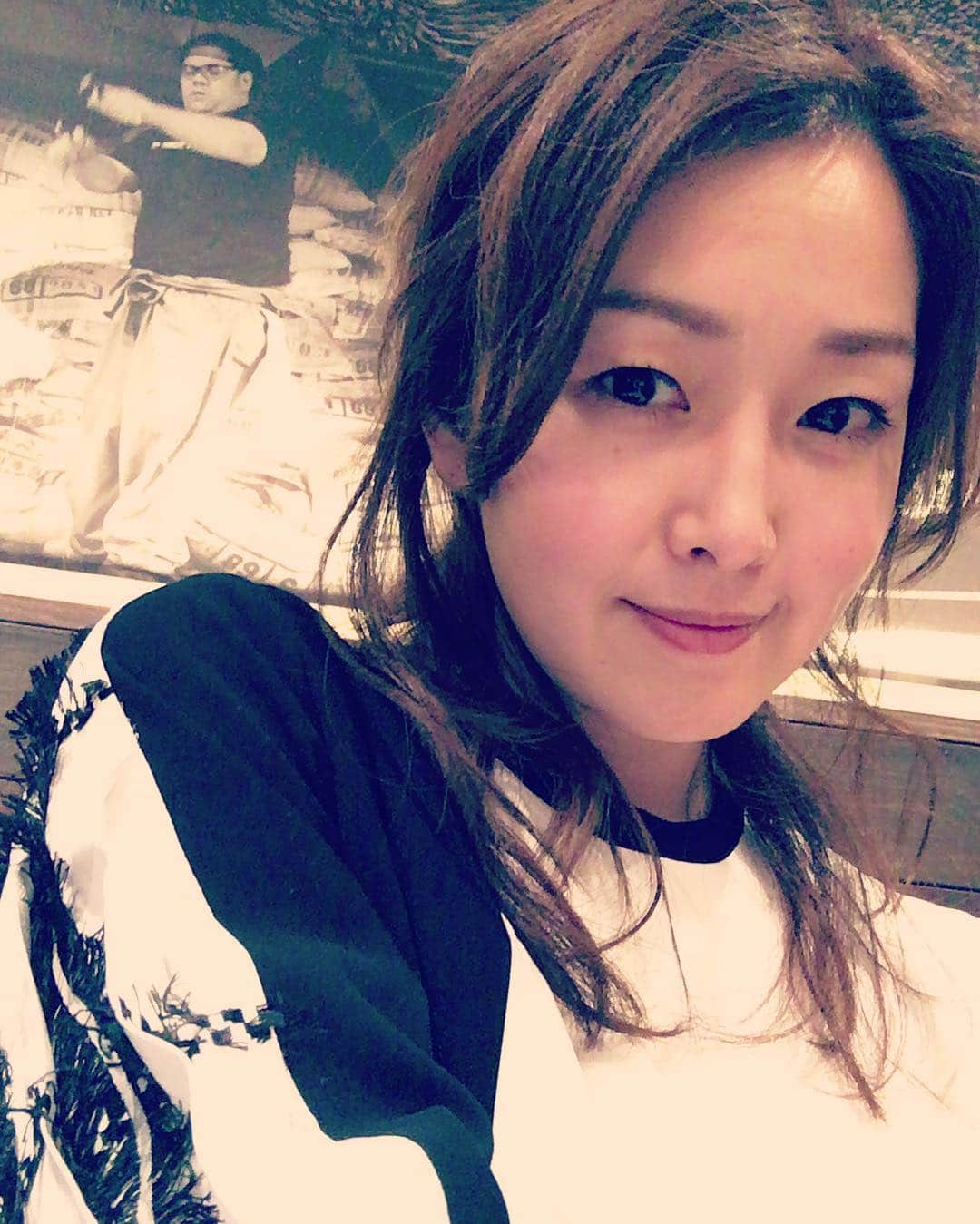 笛木優子のインスタグラム：「おはようございます〜〜！ まだまだ寒いですね🌟 最近は絶賛ドラマの撮影中です🏪🌡 四月が楽しみです。  良い日曜日を✨」