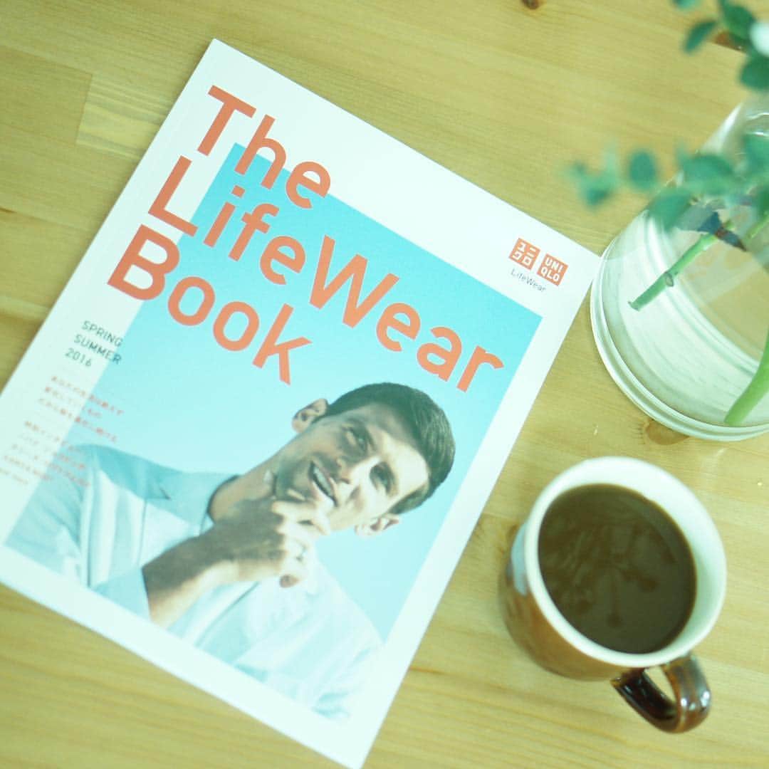 micoro_3のインスタグラム：「ユニクロさんから届きました#thelifewearbook  自分が居たい場所で、自分のしたいことをして、楽しみながら暮らすこと、さらにはそれをライフワークとして人生を歩んでいくこと、、、 まさに理想、、💕 夕食後のコーヒータイムに じっくり読ませていただきます😆  #uniqlo#uniqloginza#ユニジョ#uniqlolifewear#おうちカフェ#おうち時間#ママライフ#cofee#cofeetime#花のある暮らし#ユニクロ」