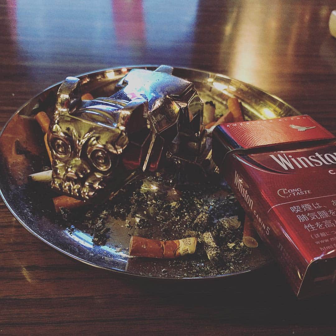 大川知英のインスタグラム：「50's Ｍack Trucks Ashtray🚬  ブルドッグってのがいい                                            🇺🇸 #ビンテージ #アンティーク #マックトラック #50年代 #灰皿」