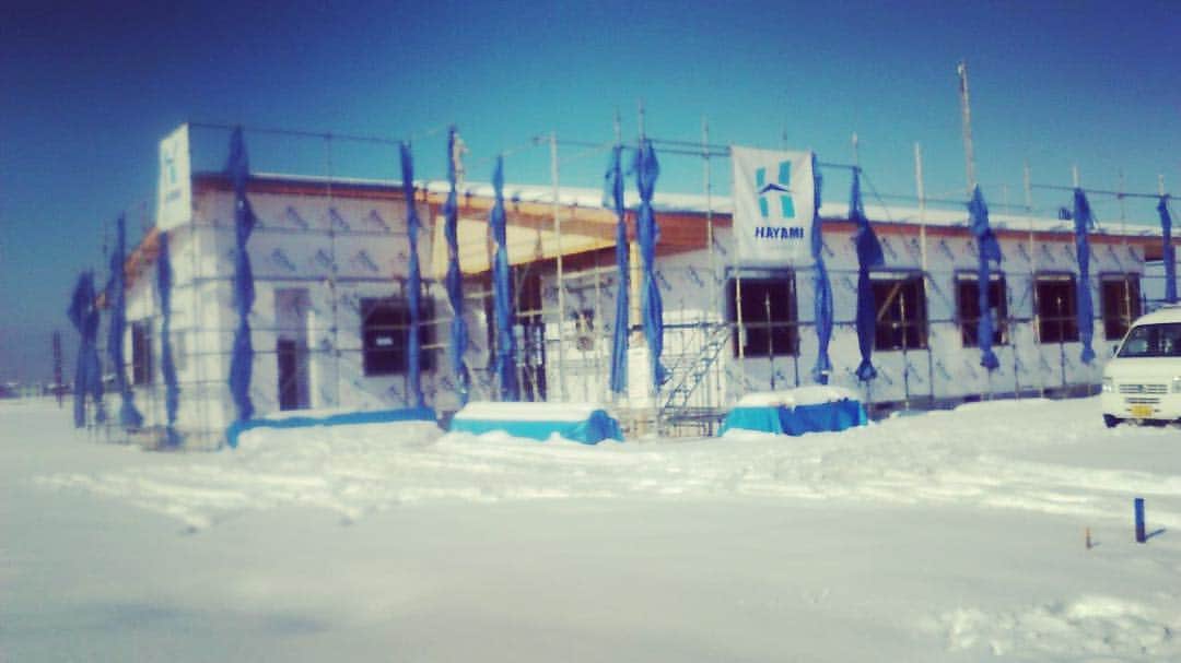 株式会社 颯美建設のインスタグラム：「#長浜市 #新築 #グループホーム #もうすぐ #完成  #商品 #TOTO #キッチン #クラッソ #crasso #シャワールーム は#スタッフ さん用。 #お風呂 #タカラスタンダード #bathroom」