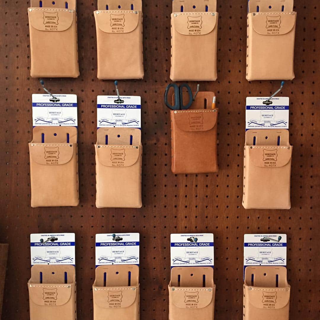 Heritage Leather Co. のインスタグラム：「407X Box shaped tool pouch. #heritageleatherco #instocknow」