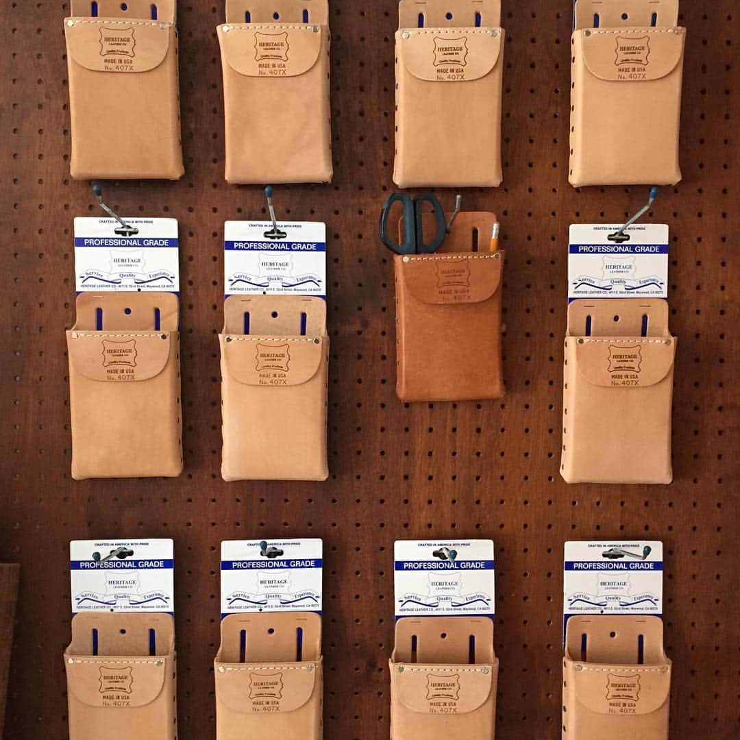 Heritage Leather Co. のインスタグラム：「407X Box shaped tool pouch. #heritageleatherco #instocknow」