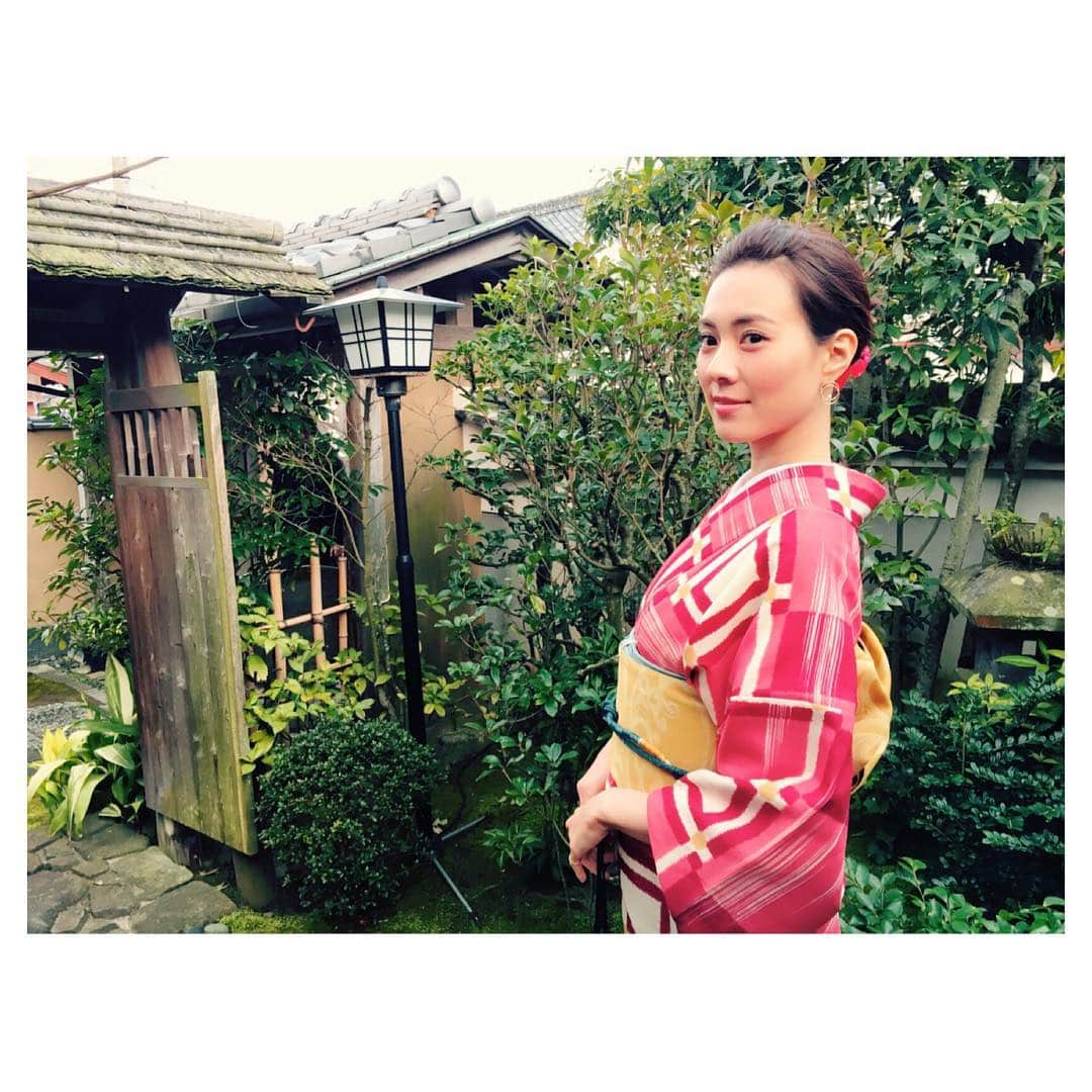 安座間美優さんのインスタグラム写真 - (安座間美優Instagram)「お着物を着ました♥︎ 意外と、みゅうジャパンでは初！ レトロな柄と少しピンクよりの赤が可愛いお着物を選びました◡̈⋆ #みゅうジャパン#山口#AneCan#着物#和」3月15日 13時37分 - mew_azama