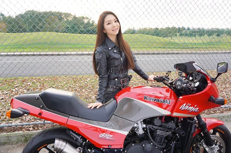 ちぱるさんのインスタグラム写真 - (ちぱるInstagram)「. . . #Kawasaki #カワサキ #GPz900R #Ninja #ニンジャ #ZX900A #ちぱる1号 #BIKE #バイク #motorcycle #オートバイ #KADOYA #カドヤ #革 #革ジャン #motogirl #バイク女子 #ちぱる #Chiparu」3月15日 14時52分 - chiparu125