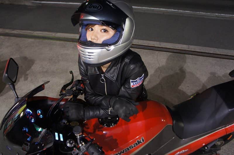 ちぱるさんのインスタグラム写真 - (ちぱるInstagram)「. . . #Kawasaki #カワサキ #GPz900R #Ninja #ニンジャ #ZX900A #ちぱる1号 #BIKE #バイク #motorcycle #オートバイ #AraiHelmet #アライヘルメット #KADOYA #カドヤ #革 #革ジャン #革パン #夜ツーリング #夜ツー #motogirl #バイク女子 #ちぱる #Chiparu」3月15日 14時54分 - chiparu125