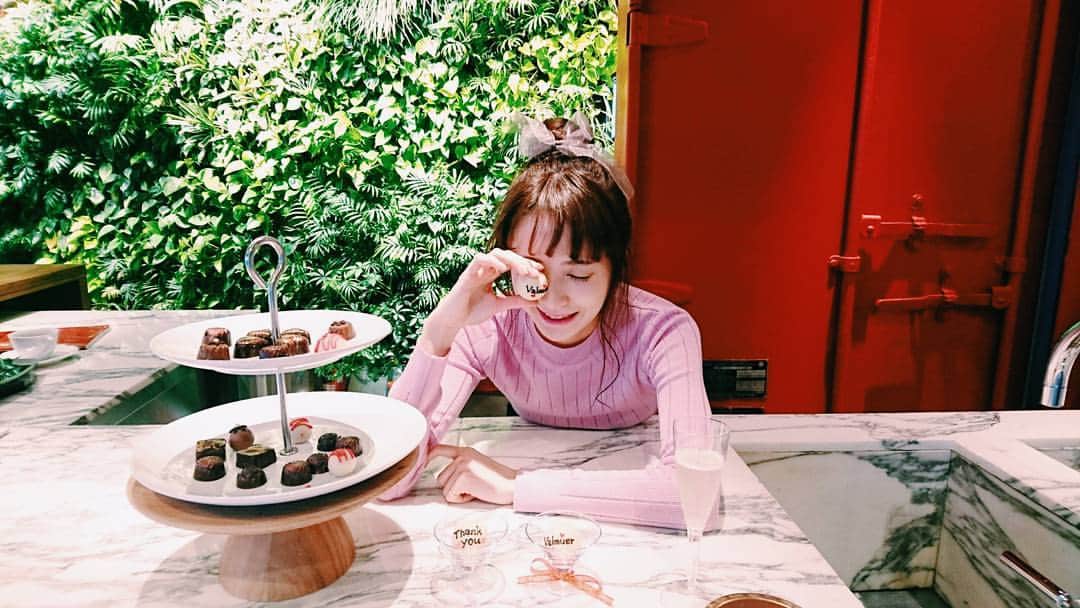 平木愛美のインスタグラム：「写真は関係無いけれど、、、 明日の日曜日、店頭にたつよっ。←いきなり  #emoda です。 新宿ルミネエストB1F  13時～21時の間はいる予定です♡  そして来週の土曜日、27日。 関西～大阪の皆に会える機会がありそうです。 急だけど… 始まりの場所で、きっと最後に。  そしてそして来週日曜日はとあるステージに出演します！  詳しくは色々、明日更新するね♡」