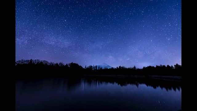 オムのインスタグラム：「* * Short star trip. * * * この前アップした天の川の5秒動画。枚数少なくて、これが限界。もっと今年は撮ろう、作ろう。 * * * この前、仕事中の真剣な時に急にフッと笑ってしまい叱られました…何か時々フッてなる時あるんですよね（笑） ＊ ＊ ＊ #ig_masterpiece #ig_fotogramers #ig_worldclub #ic_landscapes #instagramhub #indies_gram #instamood #instagood #igersjp #lovers_nippon 鳥取県 #livefork #Nikon_Photography_ #nature_perfection #NatureAddict #nikonphoto_ #pro_shots #photowall #PGdaily #pro_ig #simplyadventure #shotaward #tokyocameraclub #thebestshooter #team_jp_ #team山陰 #Visual_awareness #webstapick #東京カメラ部 ＊ #天の川ひゃっほーい #aovfilms」