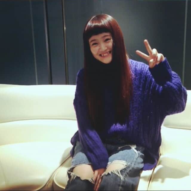 M-ON! MUSIC｜エムオンミュージックのインスタグラム：「取材終わりにちょっとしたいずらを(*´艸`*)ｳｼｼ[ジャ] @serina_LGM #monmusic #リトグリ #littlegleemonster #芹奈 #あ動画です #まんまと騙される #今回は芹奈ちゃんひとりにインタビュー  #colorfulmonster #serina」