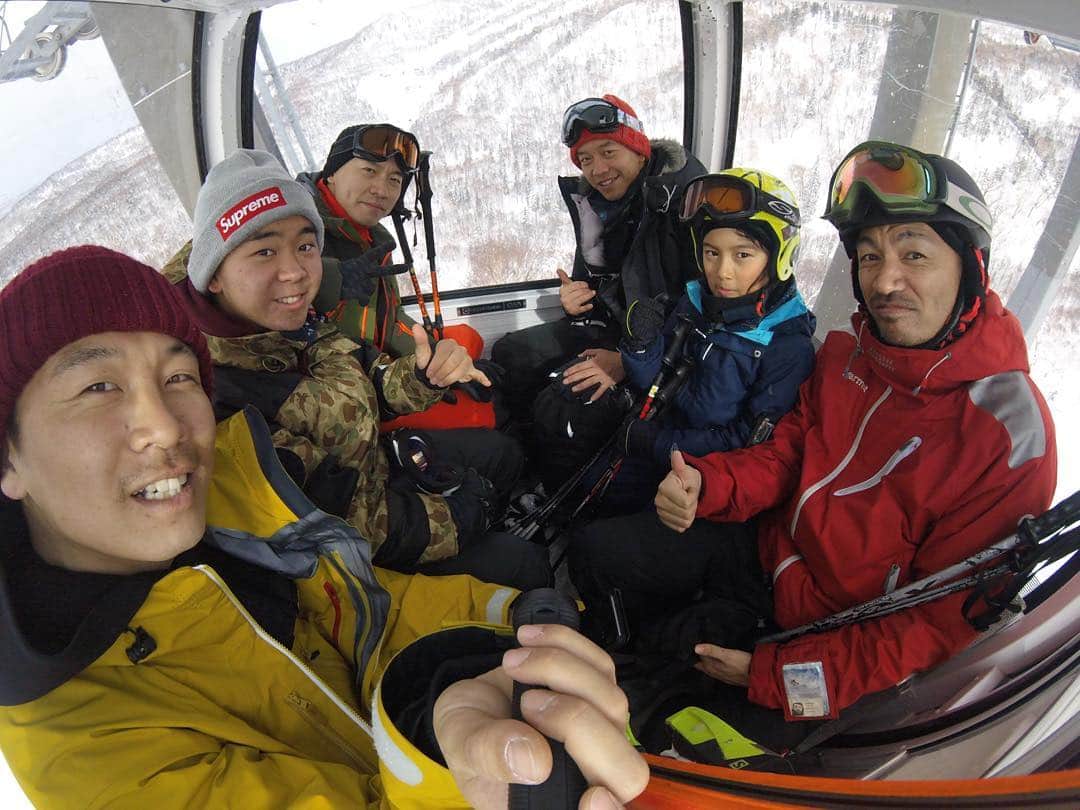 佐々木明さんのインスタグラム写真 - (佐々木明Instagram)「Mighty Crown ski team!! 今夜のダンスのウォームアップ完了した模様です！ #MightyCrown #skilife #ski #hokkaidoski #loveskihokkaido 北海道って近いよね。」2月20日 18時31分 - akiraexploring