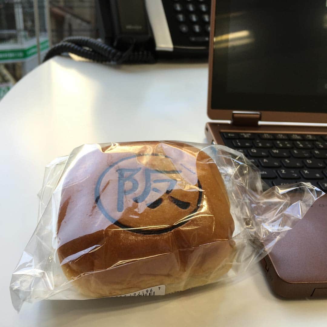 松宮義仁のインスタグラム：「大阪あんぱん。ホイップクリーム入りで美味しかったです♪(´ε｀ ) ・ ・ #food #foodporn #yum #instafood #yummy #amazing #instagood #tasty #foodie  #delicious #eating #foodpic #foodpics #eat #hungry #foodgasm #foods  インスタ活用法はこちら→ @socialzine777」