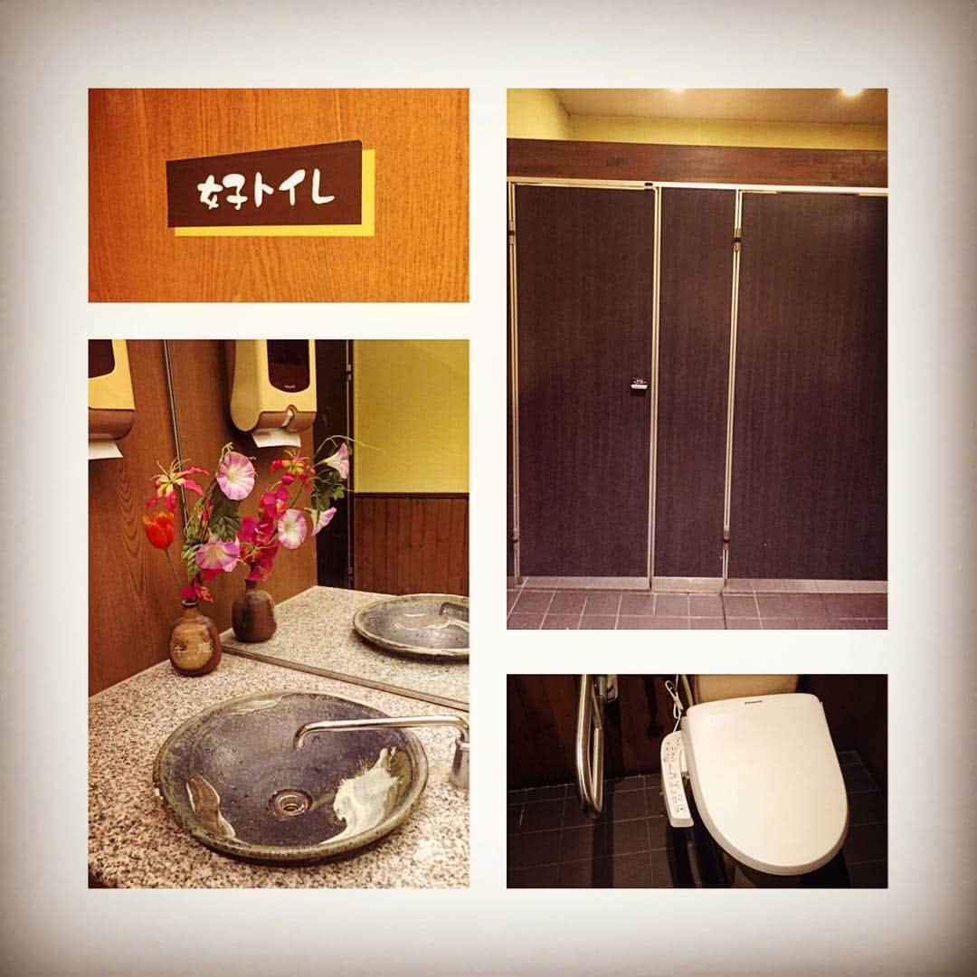 村川杏寿のインスタグラム：「おはようございます！ #川西能勢口 #焼肉一番 のトイレ✨ 私のこのトイレのお気に入りの部分はどこでしょうか、、！！ . . . . . . 正解は、、水受け部分です✨✌️ こういうの大好きなんです😂💕 飾ってあるお花の入れ物もぴったし雰囲気と合っていて👌👌👌 . トイレとは関係ないですが、今日は私の卒業公演です✨歌とダンスのパフォーマンスをします😊💕 そして、今日配信のニコニコ生放送の番組 『声優魂』にてその公演の様子が放送される予定です😊よかったら、ご覧ください✨ #兵庫県#トイレ#toilet#和#photo#写真#ニコ生#声優魂」
